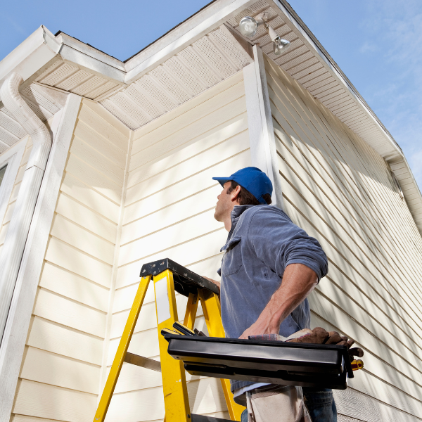 siding repair on home